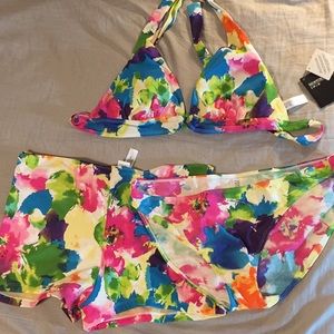 NWT Watercolor pattern triangle top with 2 bottoms